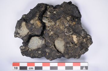 Vorschaubild Basaltische Schlacke mit comagmatischen Xenolithen